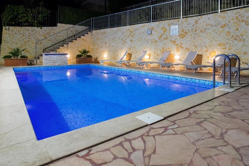 Apartman Toni 2000 *