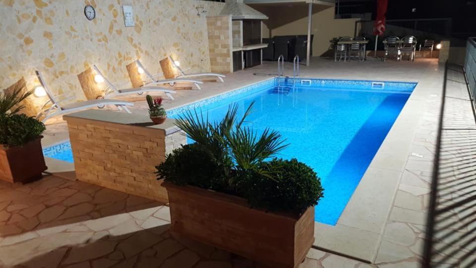 Toni 2000 Apartman *