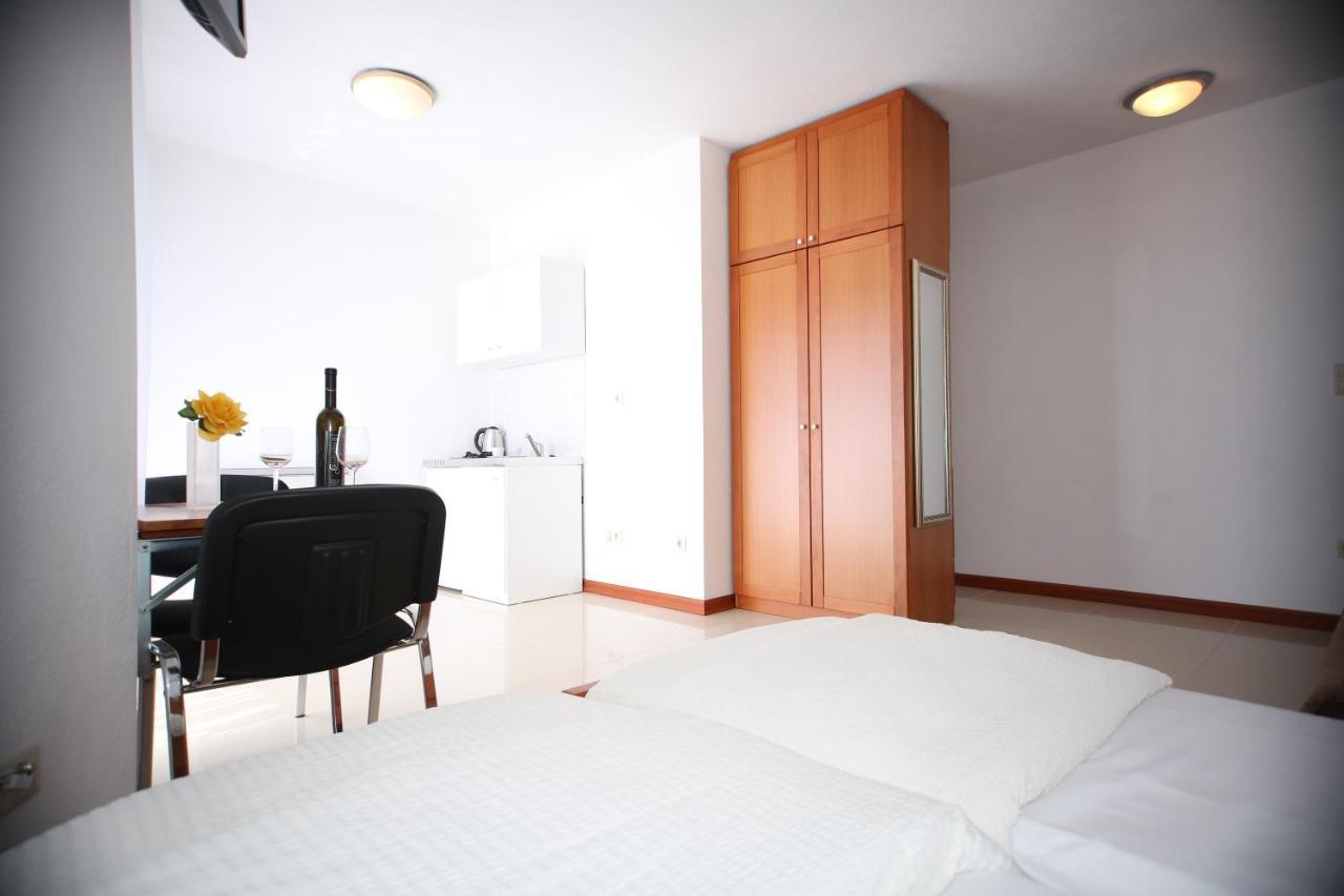 Toni 2000 Apartment *