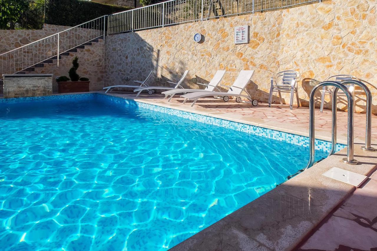 Toni 2000 Apartman Podstrana