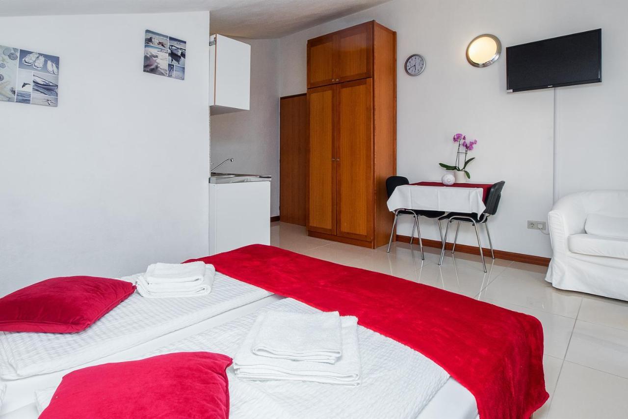 Toni 2000 Apartman Podstrana
