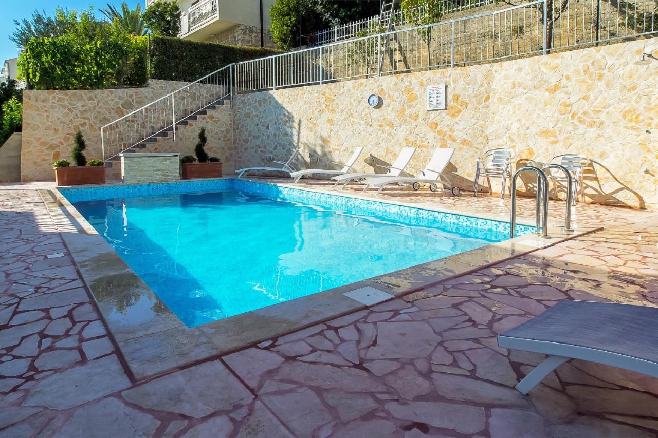 Toni 2000 Apartman *